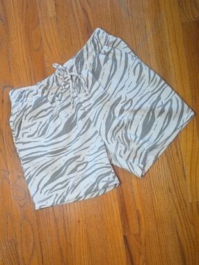 Oli Viv Zebra Stripe Sweatshirt Fabric Shorts Size L